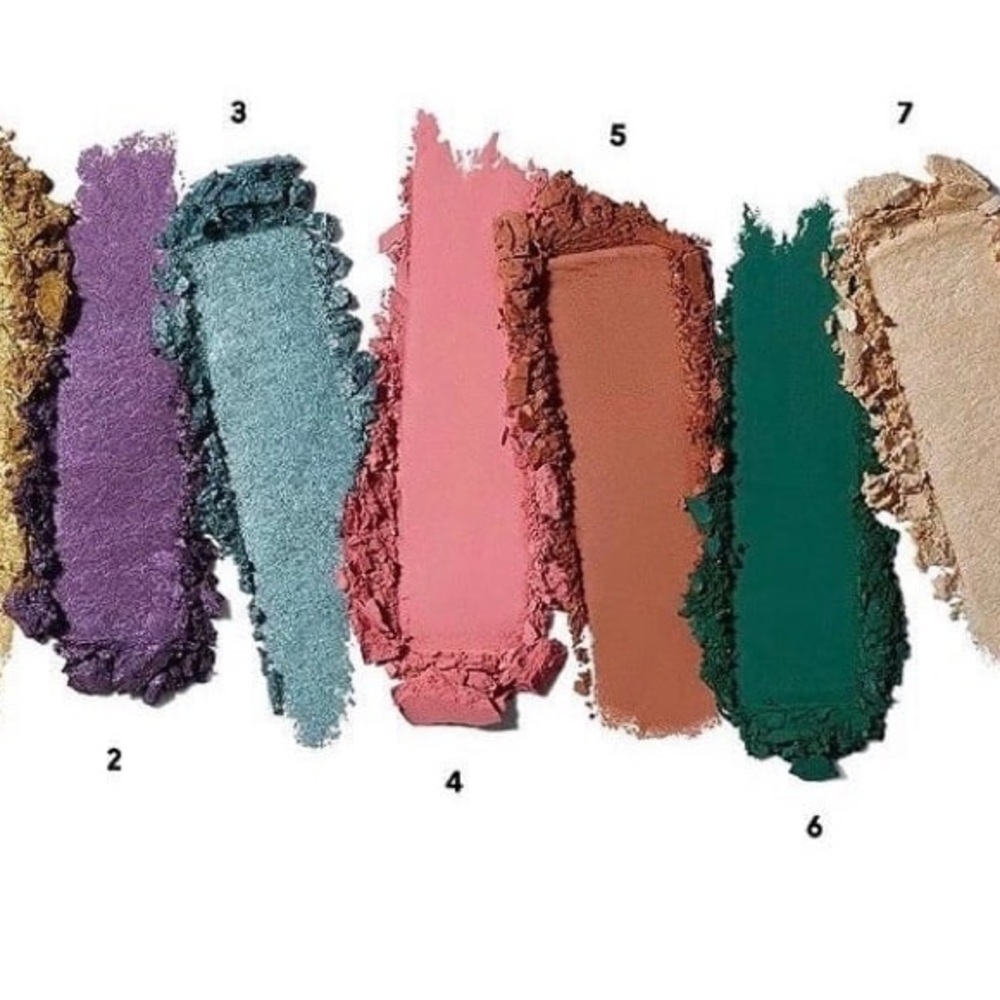 MAC X Stranger Things Hawkins Class of 1986 Eye Palette - Picture 10 of 13